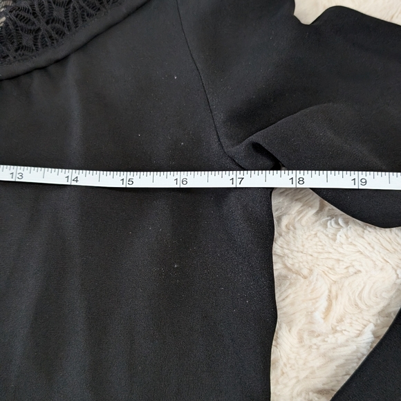 Women's top size Small silky black blouse open detail - Picture 4 of 10